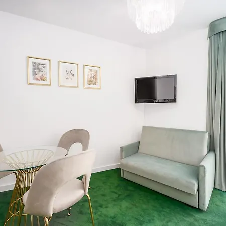 Emerald Sea 250 M Do Morza