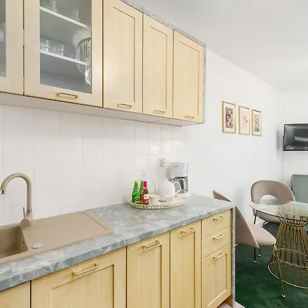 아파트 Emerald Sea 250 M Do Morza 코워브제크