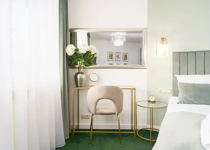 Emerald Sea 250 M Do Morza